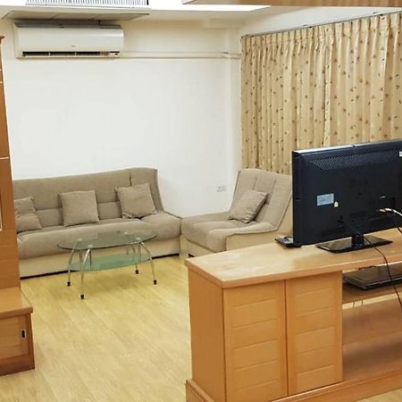 Jolly Guesthouse & Restaurant Pattaya ภายนอก รูปภาพ