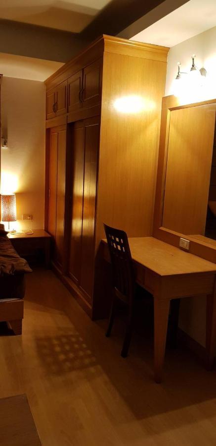 Jolly Guesthouse & Restaurant Pattaya ภายนอก รูปภาพ