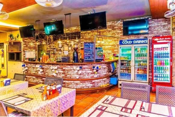 Jolly Guesthouse & Restaurant Pattaya ภายนอก รูปภาพ