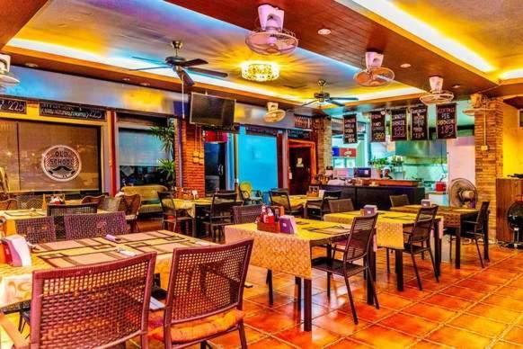 Jolly Guesthouse & Restaurant Pattaya ภายนอก รูปภาพ