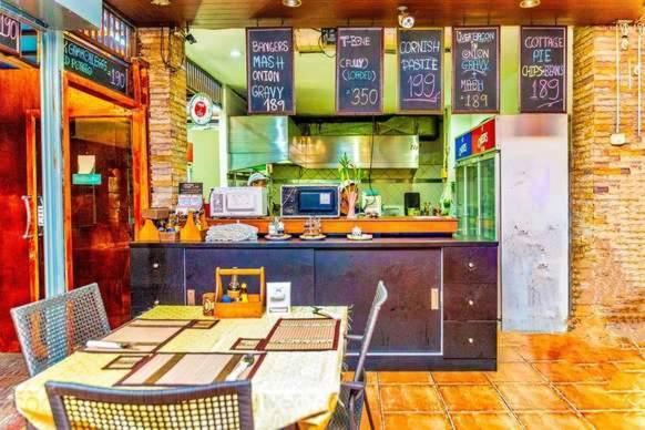 Jolly Guesthouse & Restaurant Pattaya ภายนอก รูปภาพ