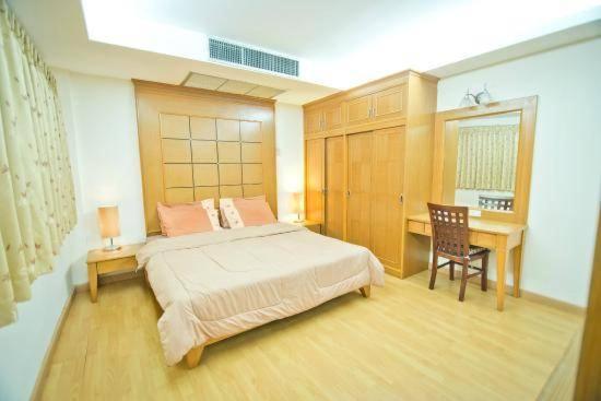 Jolly Guesthouse & Restaurant Pattaya ภายนอก รูปภาพ