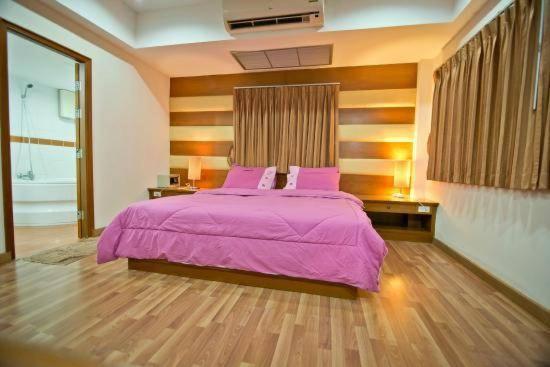 Jolly Guesthouse & Restaurant Pattaya ภายนอก รูปภาพ