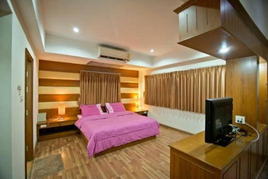 Jolly Guesthouse & Restaurant Pattaya ภายนอก รูปภาพ